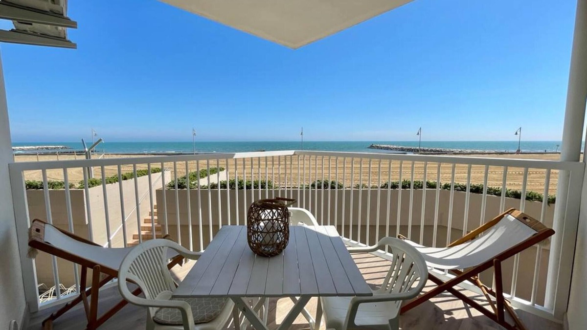 Porto Santa Margherita Apartment | Stunning seafront terraced apartment