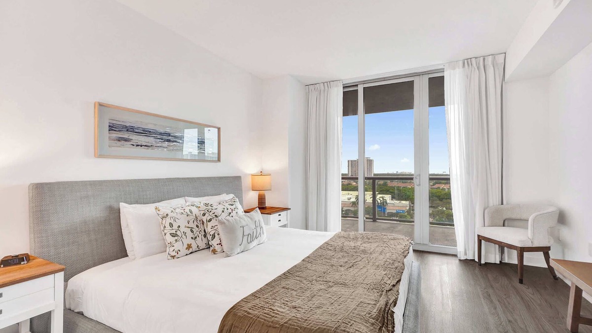 Hallandale Beach Apartment | Stunning 1-Bedroom Apartment Steps from the Ocean 1006