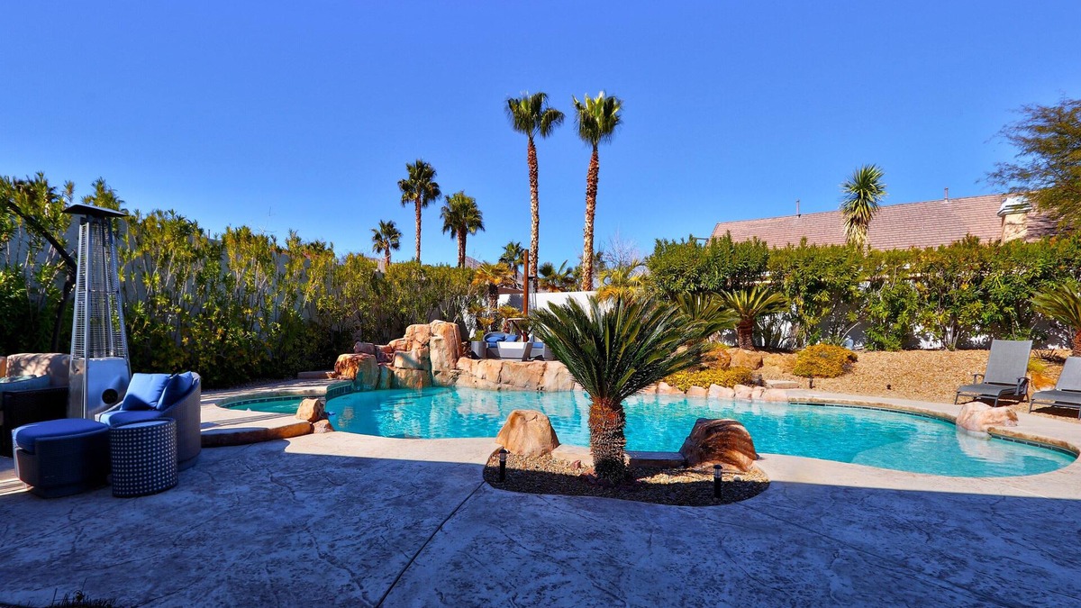 Summerlin South House | Stunning 1 Story, 3 Bdr W gym w peloton basic dumbells, massage room, Pool & Spa