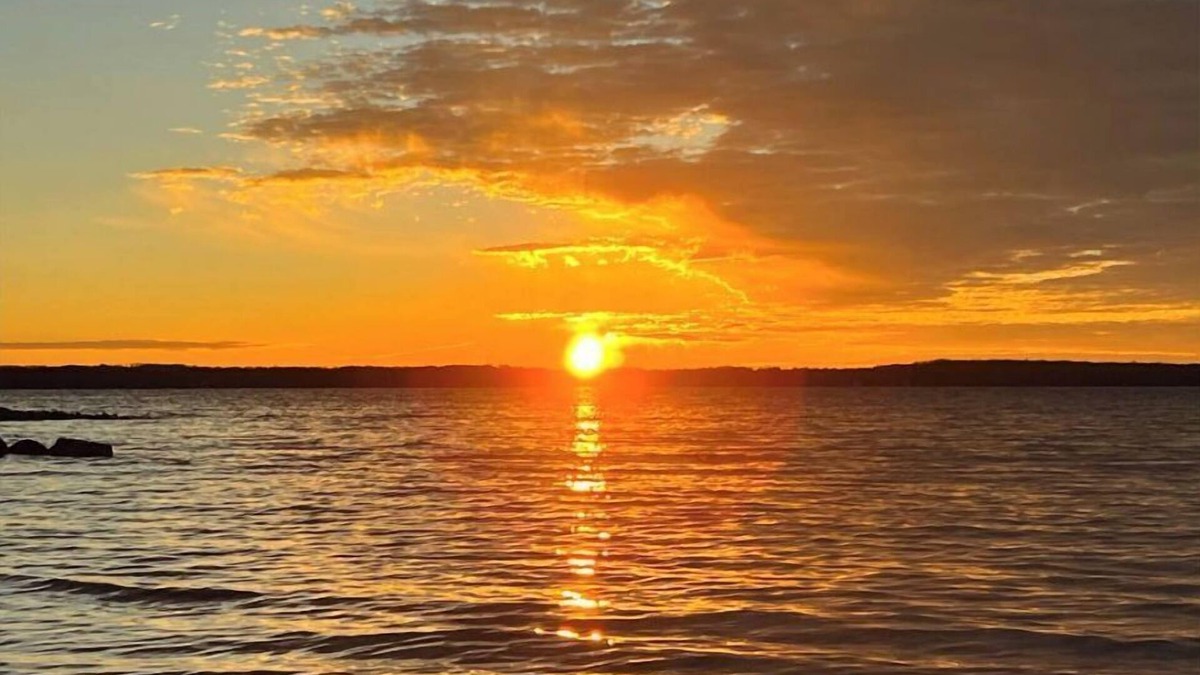 Suttons Bay House | STUNNING 100 FEET OF PRIVATE BEACH ON GRAND TRAVERSE BAY WITH HOT TUB