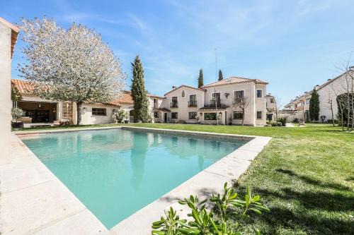 Avila Villa | Stunning 13th Century Luxury Villa* Garden & Pool