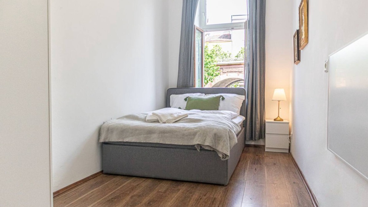 Wahring Apartment | Stunning 1BR Apt. near AKH Building for Everyone