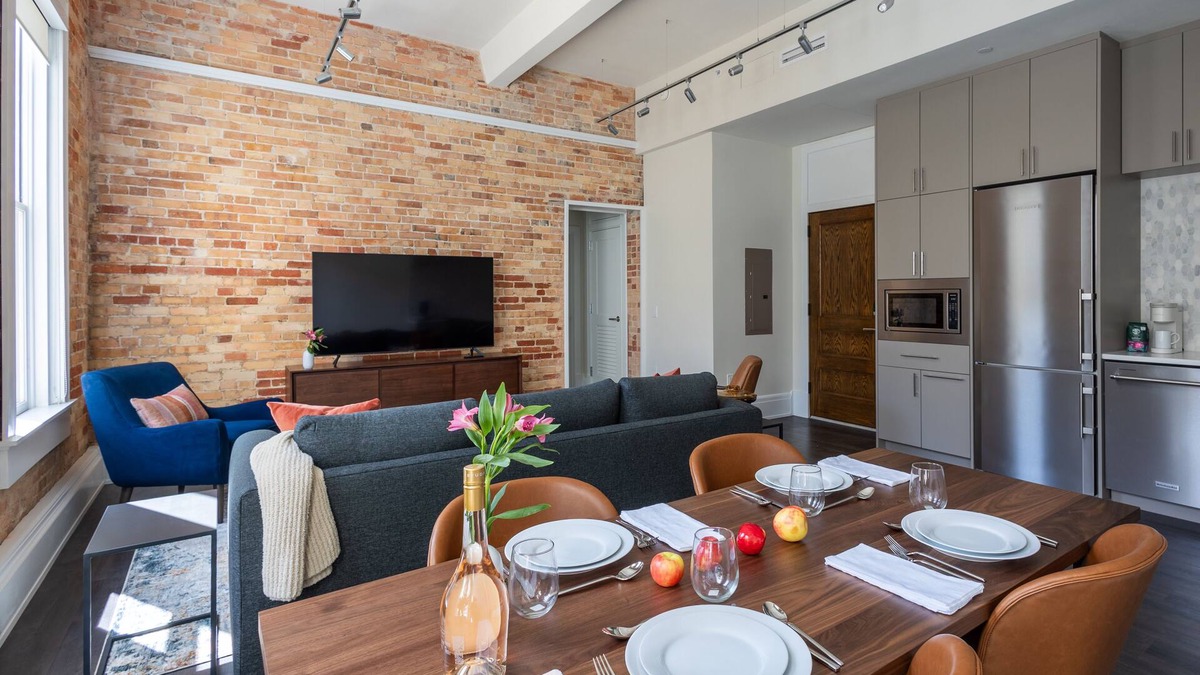 Downtown Condo | Stunning 1BR Walkable Loft above Palafox