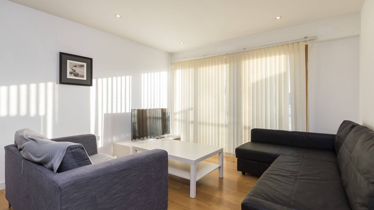 Fairfield Apartment | Stunning 2 bed | 2 bathroom apartment moments from East Croydon station
