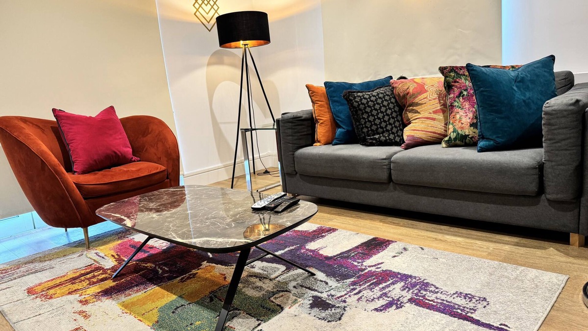 Abbey Wood Apartment | STUNNING 2 BED APARTMENT WITH PARKING