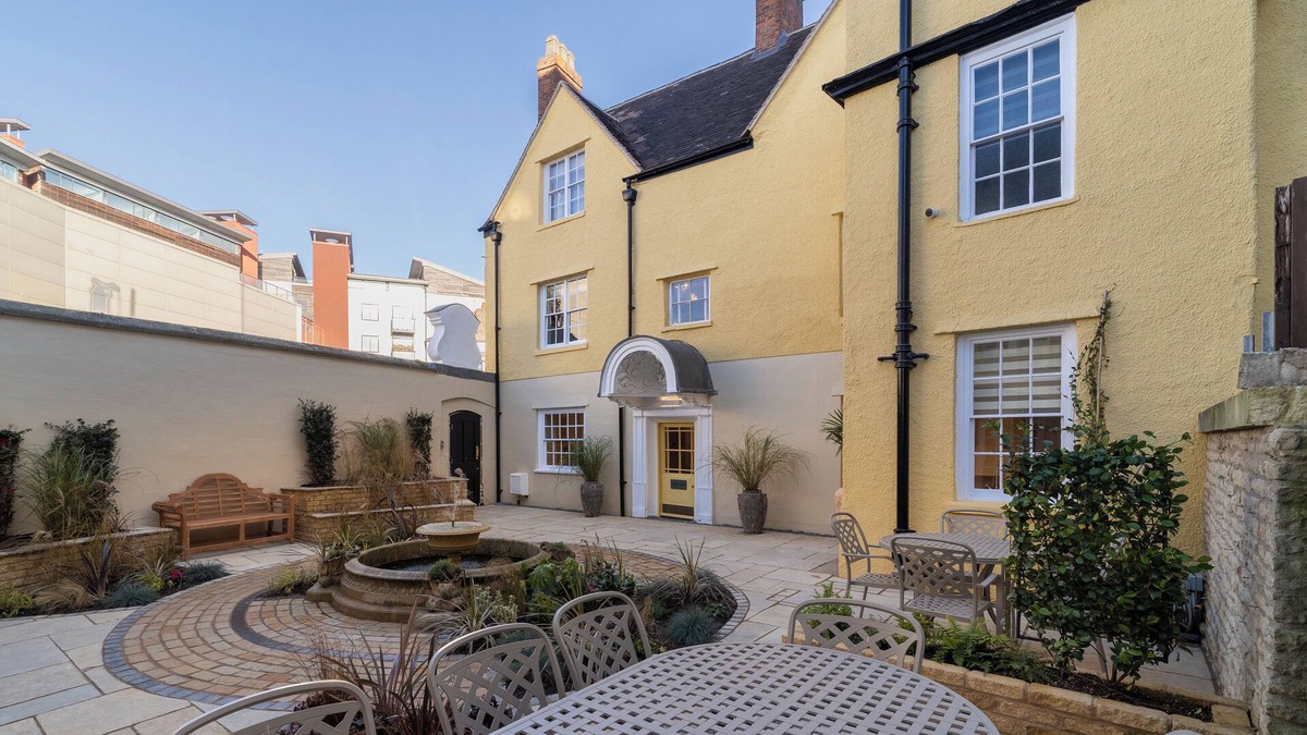 Oxford City Centre House | Stunning 2 bed historic townhouse in Oxfords heart