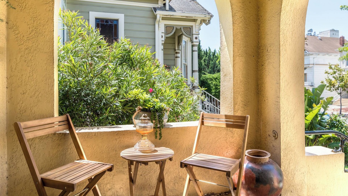 West Oakland House | Stunning 2 Bedroom 2 Bath Mediterranean Home - 7 Mins to San Francisco