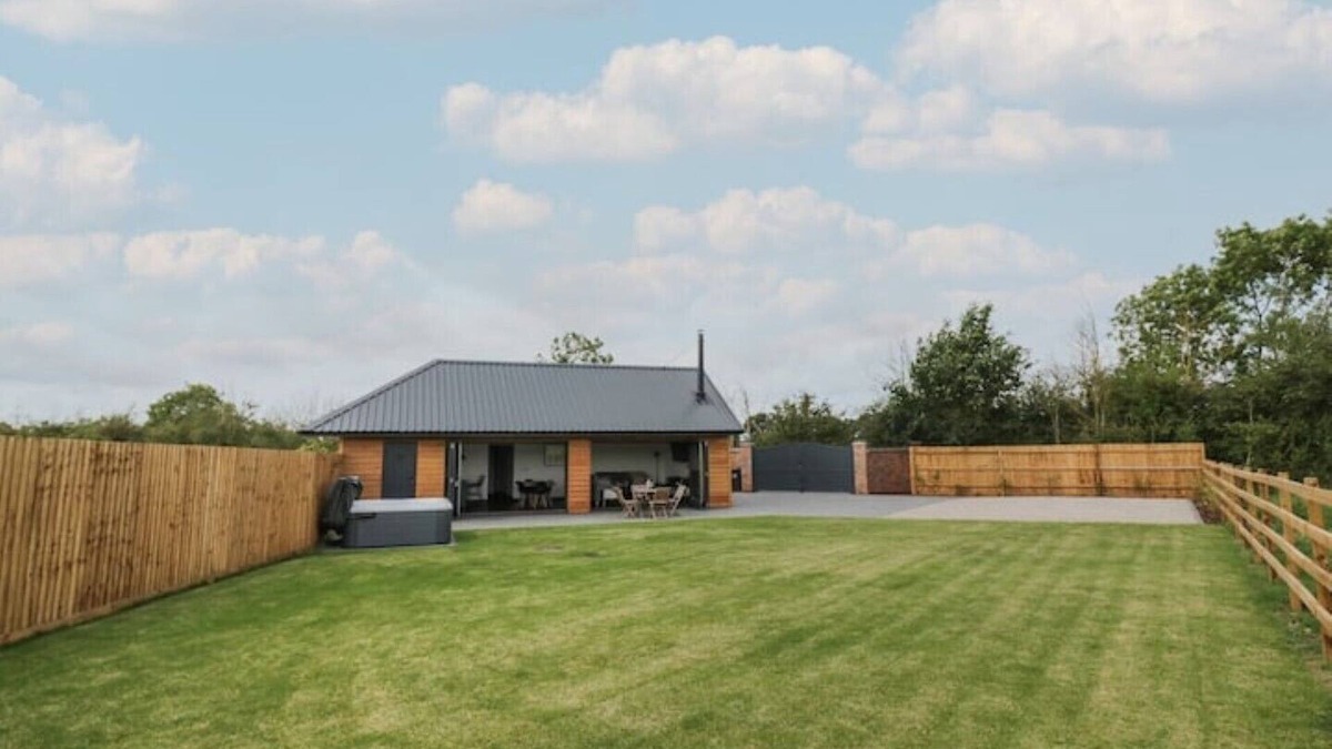 Priors Marston Other | Stunning 2 Bedroom Barn with Hot Tub
