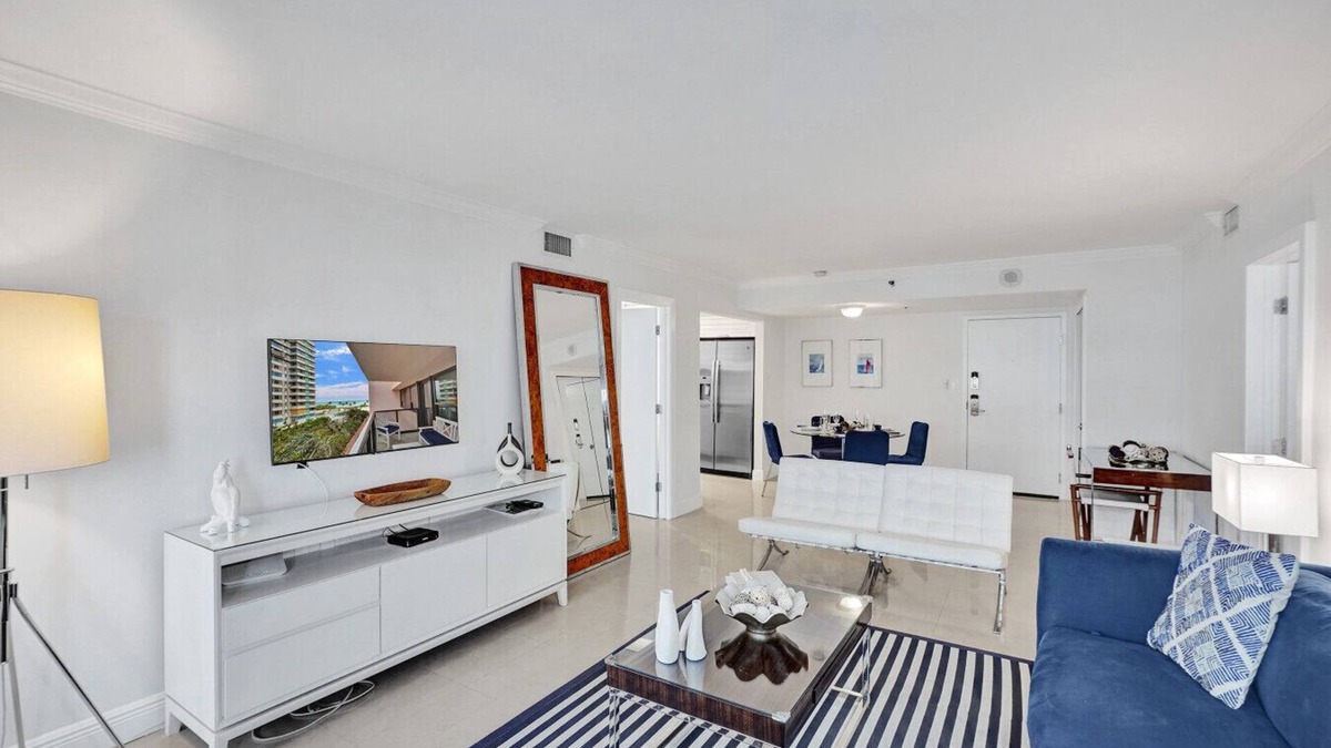 La Gorce Apartment | Stunning 2-Bedroom Condo with Beach Service 614