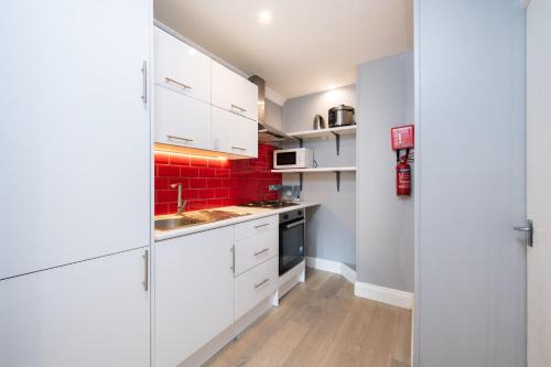 Moffat Apartment | Stunning 2 Bedroom Flat in Battersea