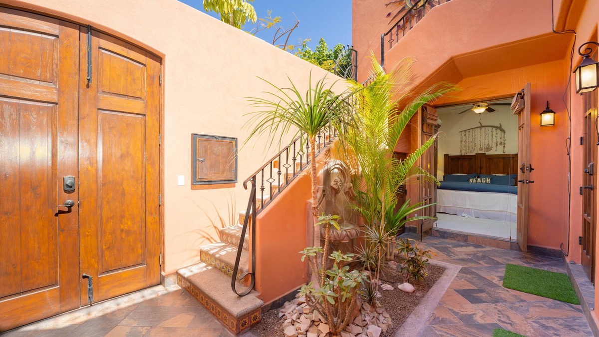 Nopolo House | Stunning 2 Bedrooms & 2 Baths Amazing Mountain Views