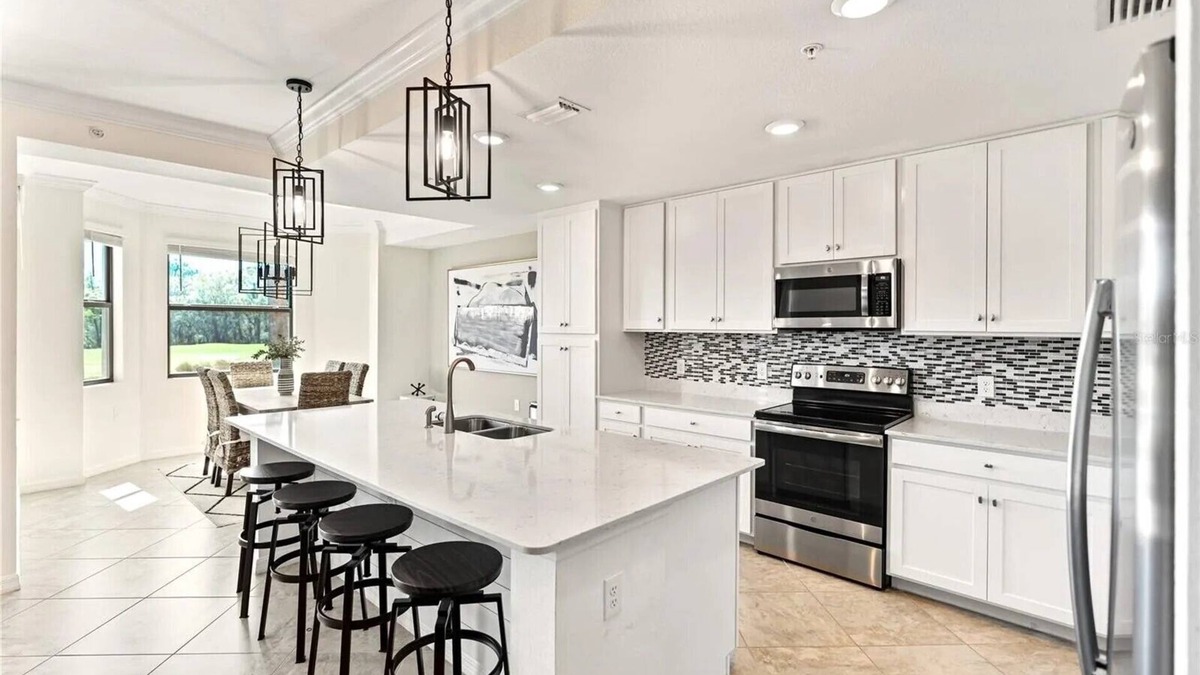 Lakewood Ranch Condo | Stunning 2BR/2BA Unit overlooking the scenic Lakewood National Golf Course