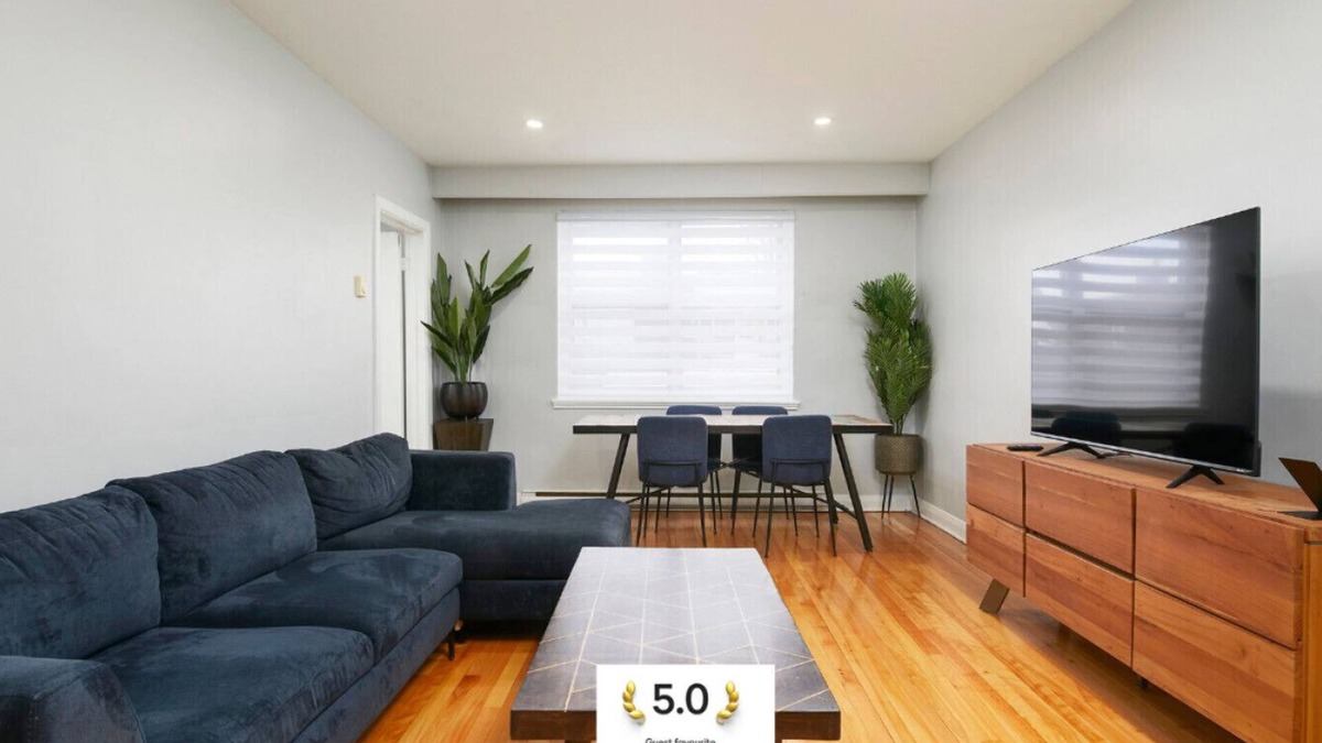 Cote-Des-Neiges—Notre-Dame-De-Grace Apartment | Stunning 2BR on Walkley