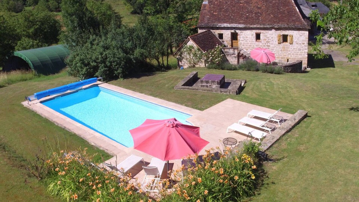 Meyssac House | Stunning 3 bedroom farmhouse with private heated pool