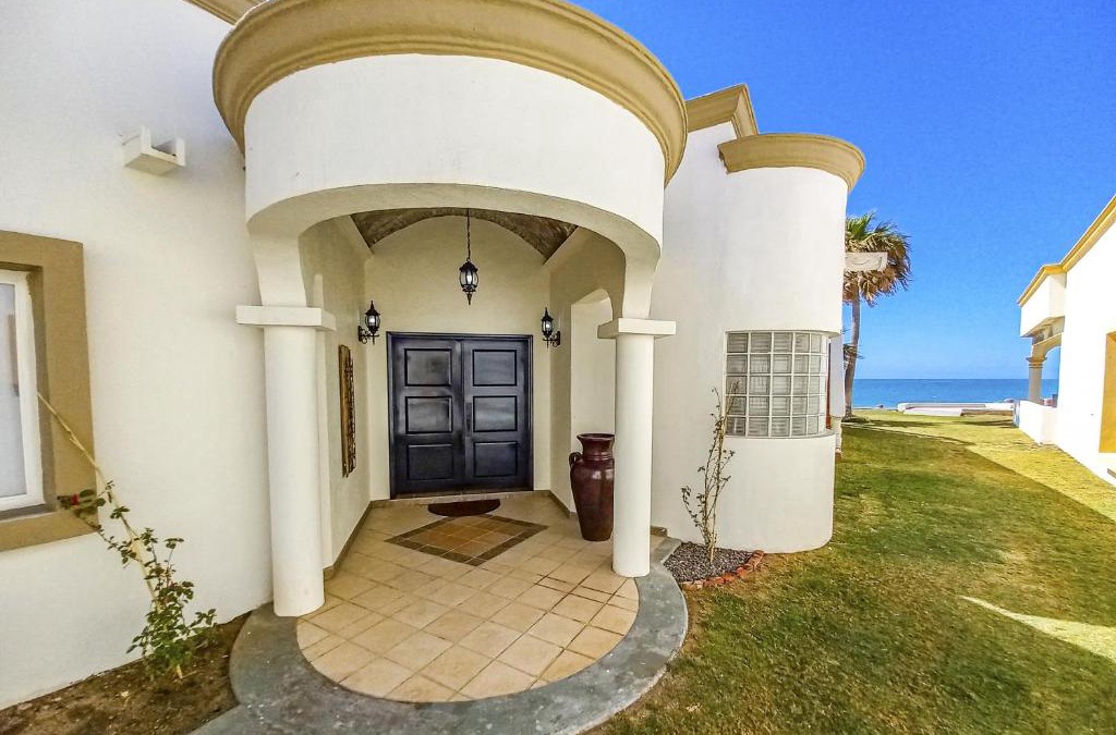 Sandy Beach Villa | Stunning 3 Bedroom Beach Villa on Sandy Beach at Las Palmas Beachfront Resort V4 villa