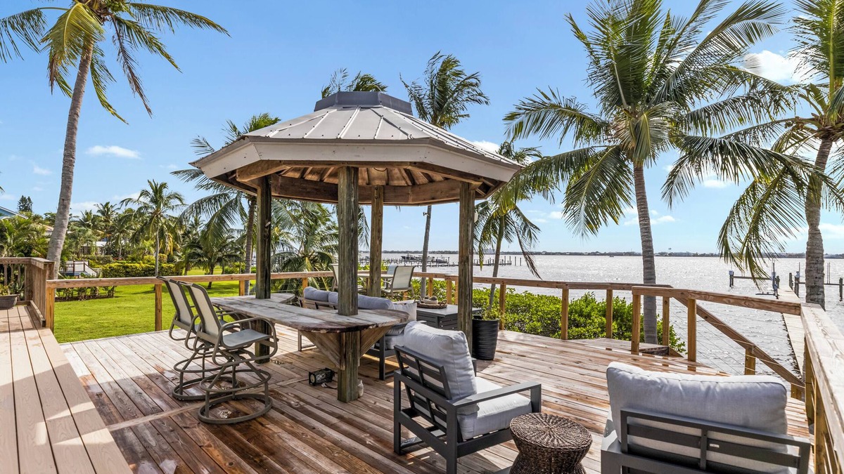 Stuart House | Stunning 3 bedroom, 2.5 bathroom waterfront/dockside home