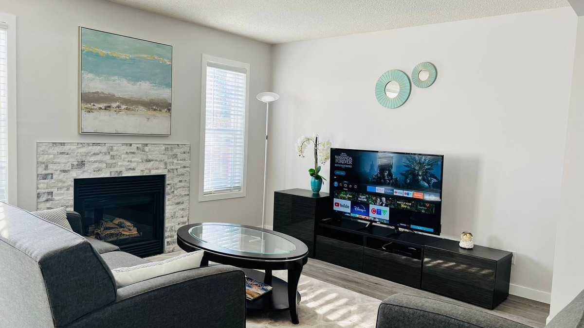 Bridlewood House | Stunning 3 bedrooms house with AC near Spruce Meadows.