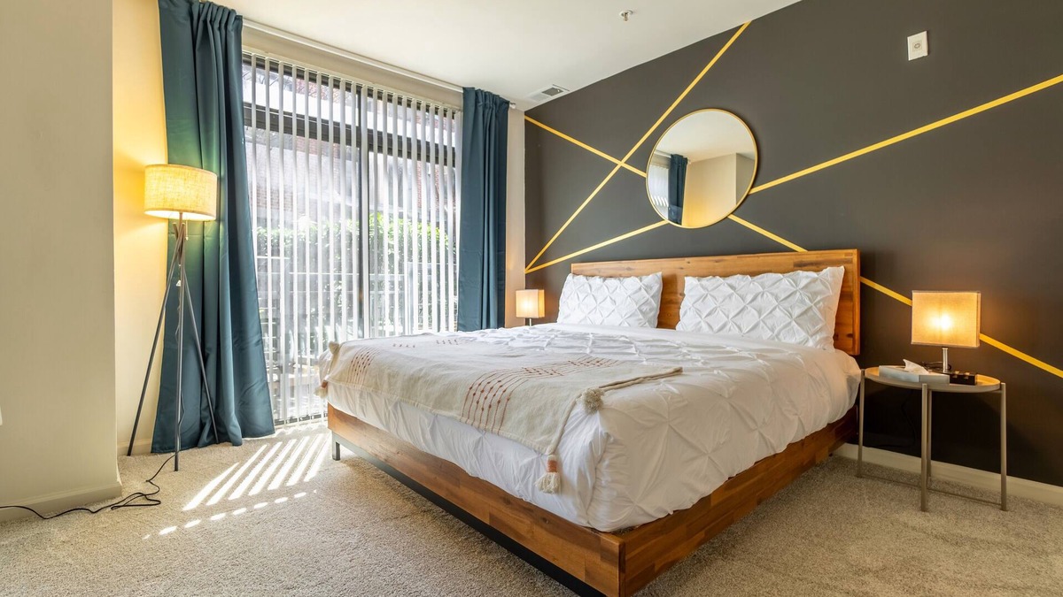 Arlington House | Stunning 3BR Townhome Near DC/Boeing Park/Airport