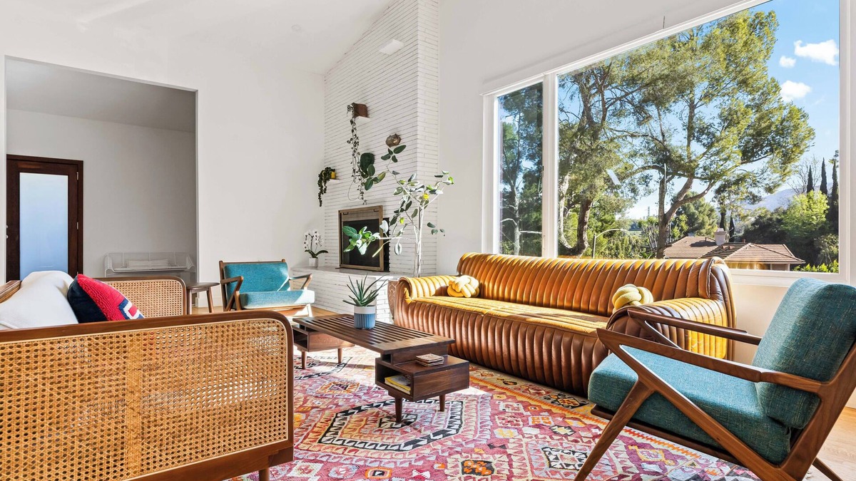 Los Angeles House | Stunning 4-bed 4-bath Mid-Century Home near Universal Studios & Hollywood Bowl