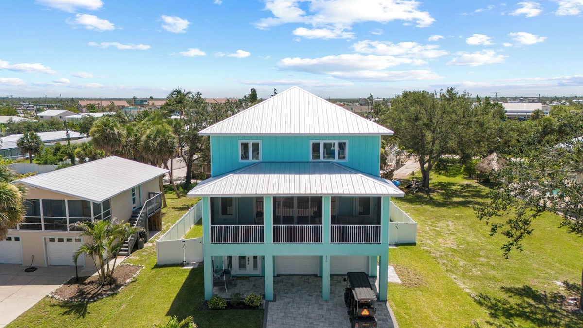 Fort Myers Beach House | Stunning 4-bedroom house in delightful Fort Myers Beach with luxurious pool.