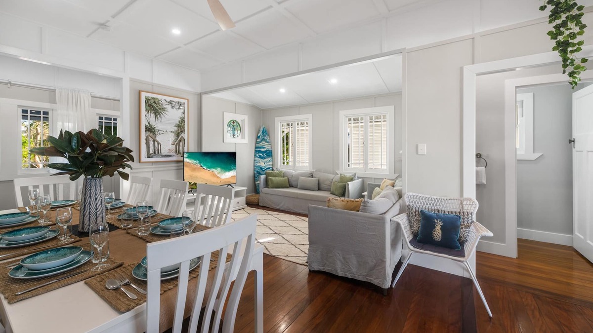 Dicky Beach House | Stunning 4 Bedroom Beach House - Dicky Beach