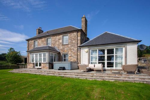 Bishopton House | Stunning 4 Bedroom Farmhouse