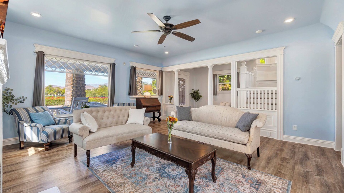 Downtown Riverside House | Stunning 4-bedroom home RIGHT Downtown Riverside with parking, WiFi and AC