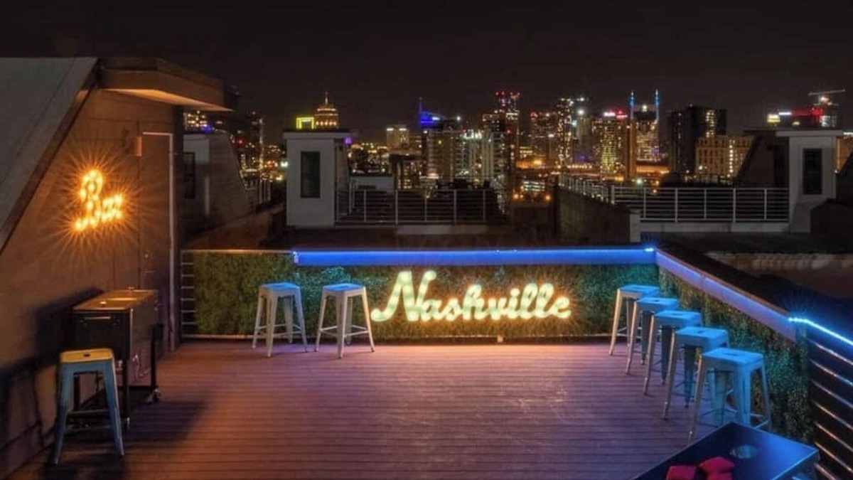 Edgehill House | Stunning 4BR Gulch Home w/16 Beds! Skyline Views!