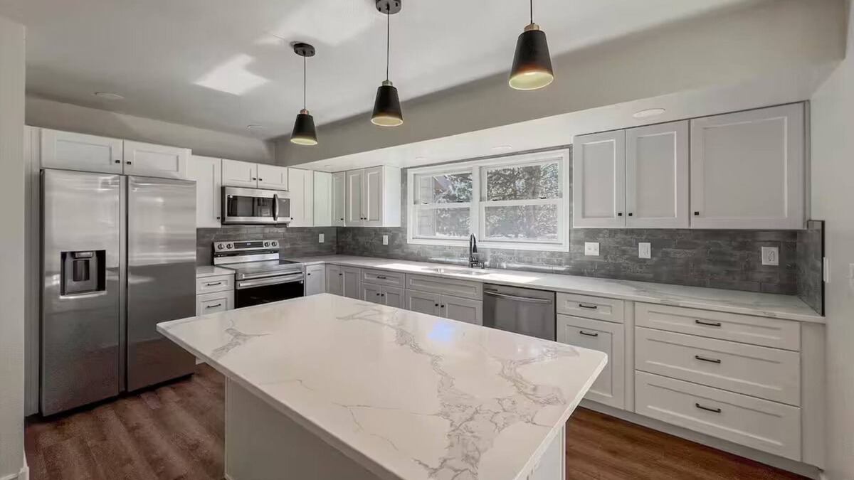 Fort Collins House | Stunning 5 Bed/4 Bath Townhouse