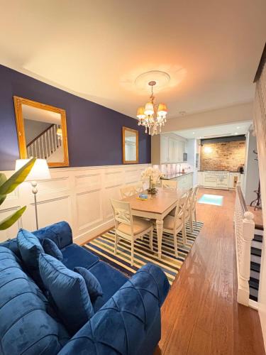 Barbican House | Stunning 5 bed Town House with Terrace in London