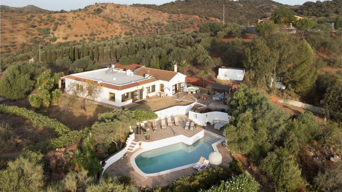 Almogia Villa | Stunning 5 bedroom family villa with spectacular views and heated pool