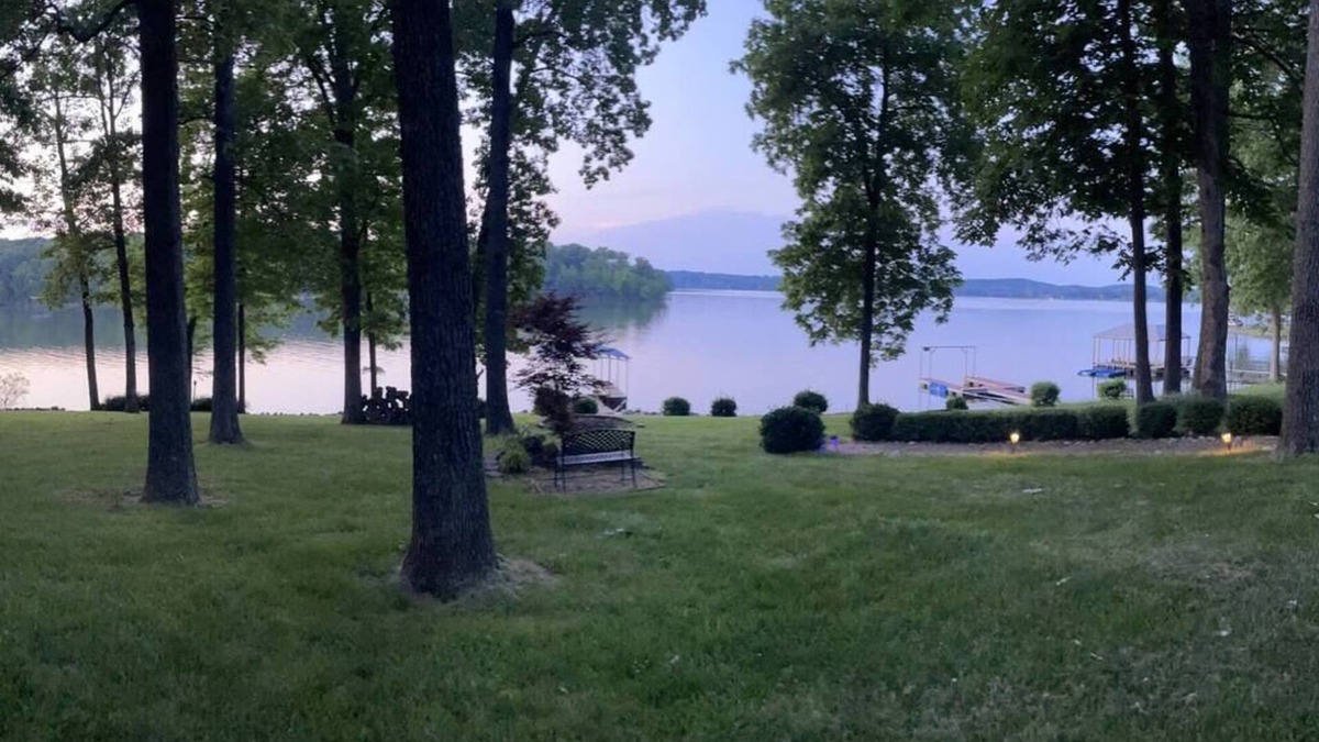 Cadiz House | Stunning 7 Bedroom Lake Barkley Home/Hot Tub/Private Dock