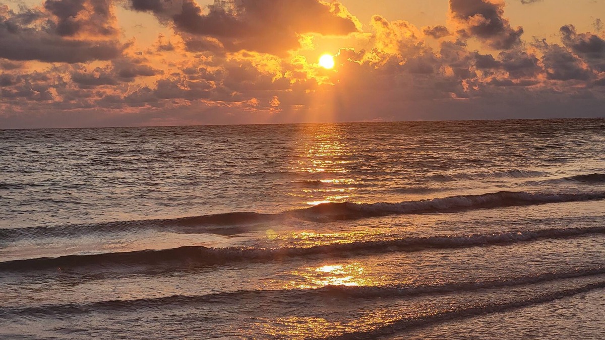 North Redington Beach Condo | Stunning 7th Floor Gulf-Front Corner Condo with Panoramic Views Redington Shores