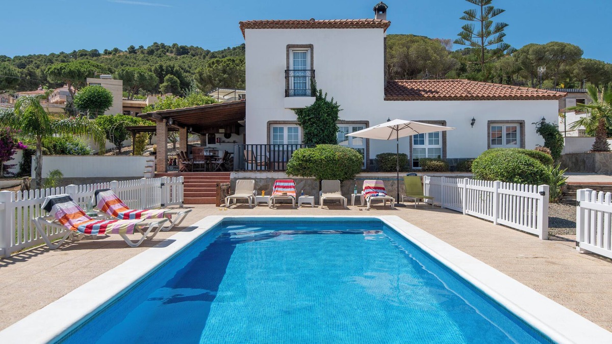Pinos de Alhaurin Villa | Stunning Andalusian villa with heated pool and garden 20 minutes from the beach