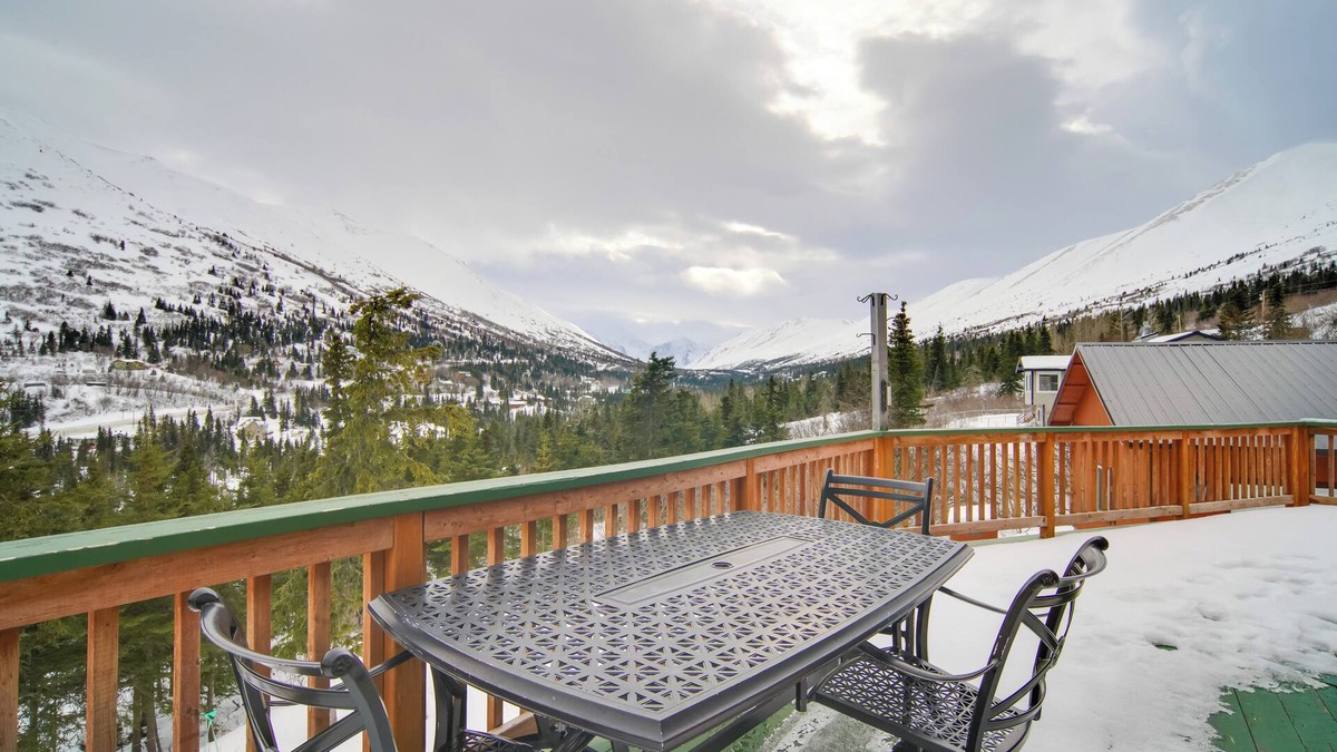 Eagle River House | Stunning Alaskan Getaway w/River & Mtn Views