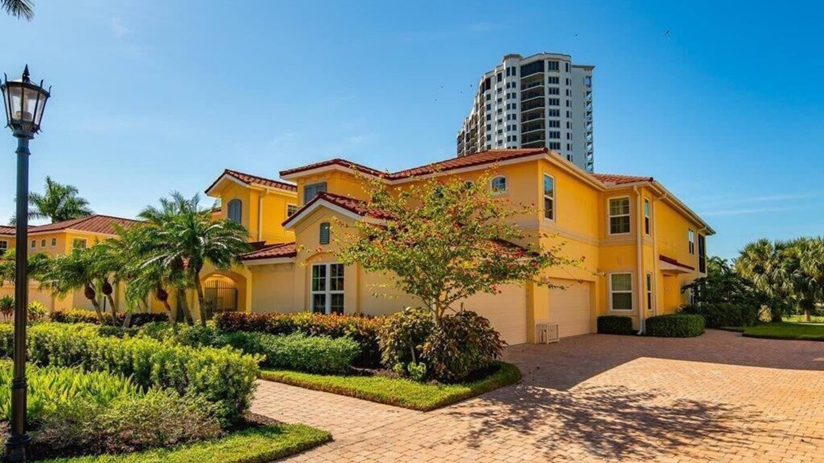 Hammock Bay Condo | Stunning and sleek 3 bedroom Condo in Hammock Bay. 5 Minutes to Marco Island !