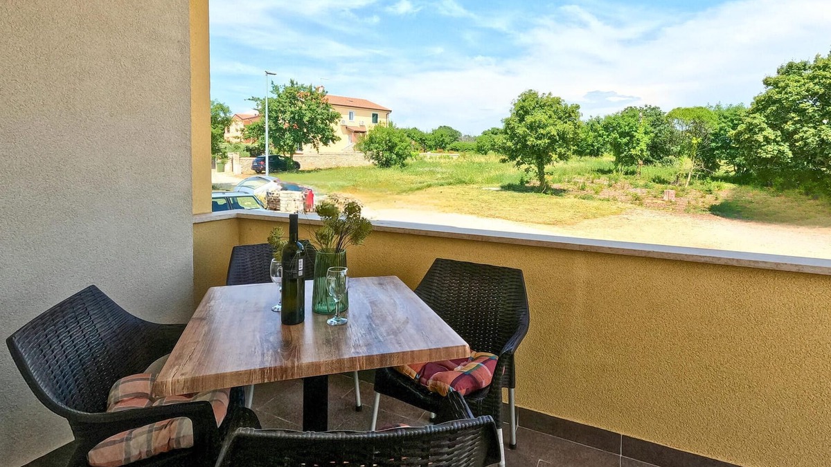 Lovrecica Apartment | Stunning apartment in Lovrecica