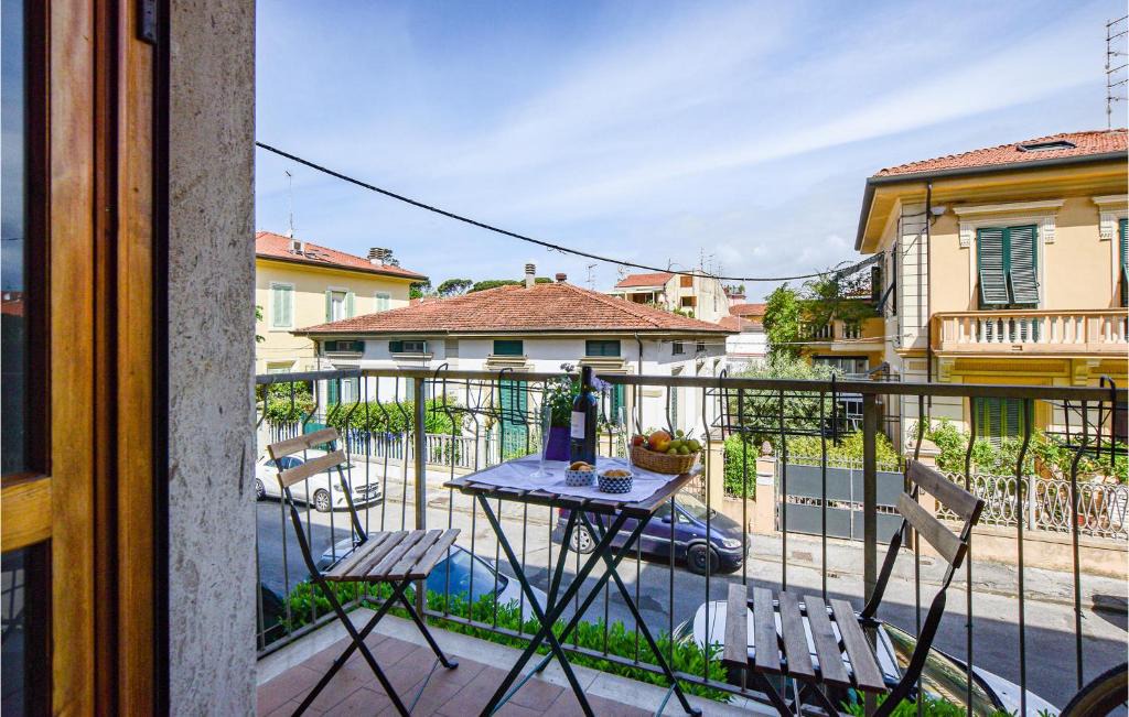 Ex Campo d'Aviazione Apartment | Stunning Apartment In Viareggio