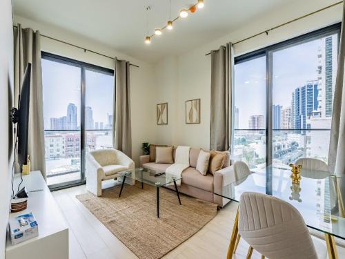Jumeirah Village Circle Apartment | Stunning Apt with Artful Interior and Urban Views