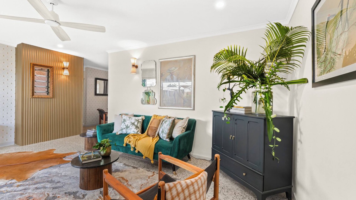 West Mackay Apartment | Stunning Art Deco Apartment Inner City Mackay Close to Airport and Hospital