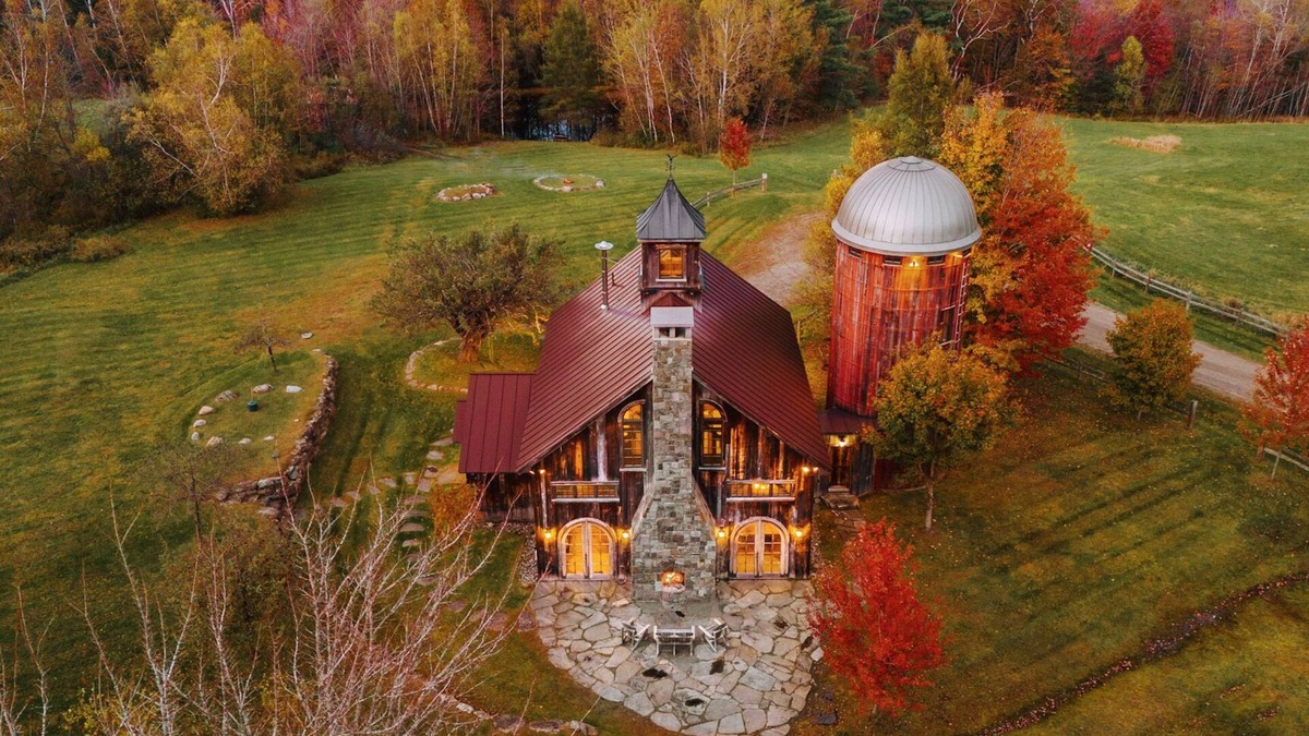 Morrisville House | Stunning Barn & Silo retreat, on 300 private acres, Treehouse, 15 min to Stowe.