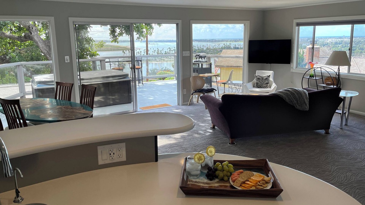 Bay Park Apartment | Stunning Bay View Getaway
