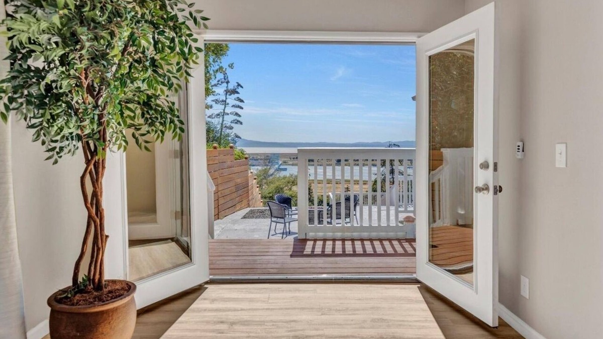 Vallejo House | Stunning Bay Views in Newly Renovated Home
