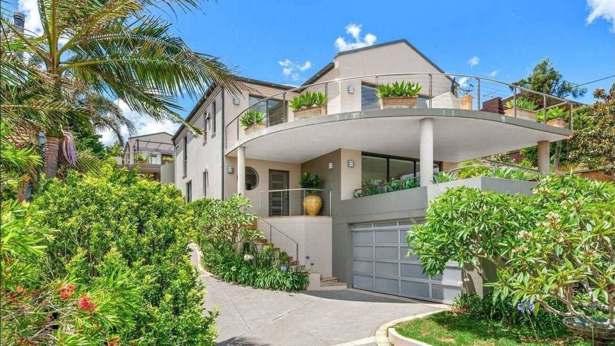 North Curl Curl House | Stunning beach house overlooking North Curl Curl beach