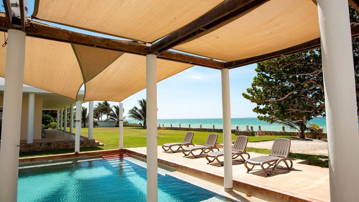 Chicxulub Puerto Villa | Stunning beachfront Suites Wi-Fi East of Progreso