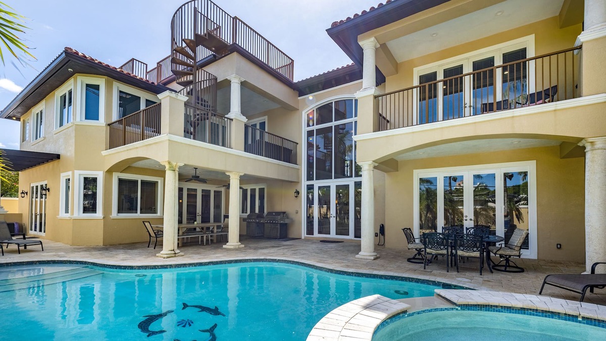 Birch Park Finger Streets House | Stunning Beach House-Steps to Beach. JULY 4th OPEN Walk restaurants, shops, park
