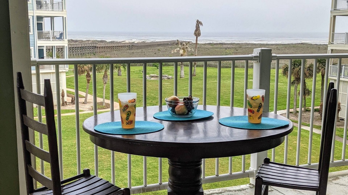 Red Fish Cove Condo | Stunning beachfront condo short walk to beach/pool