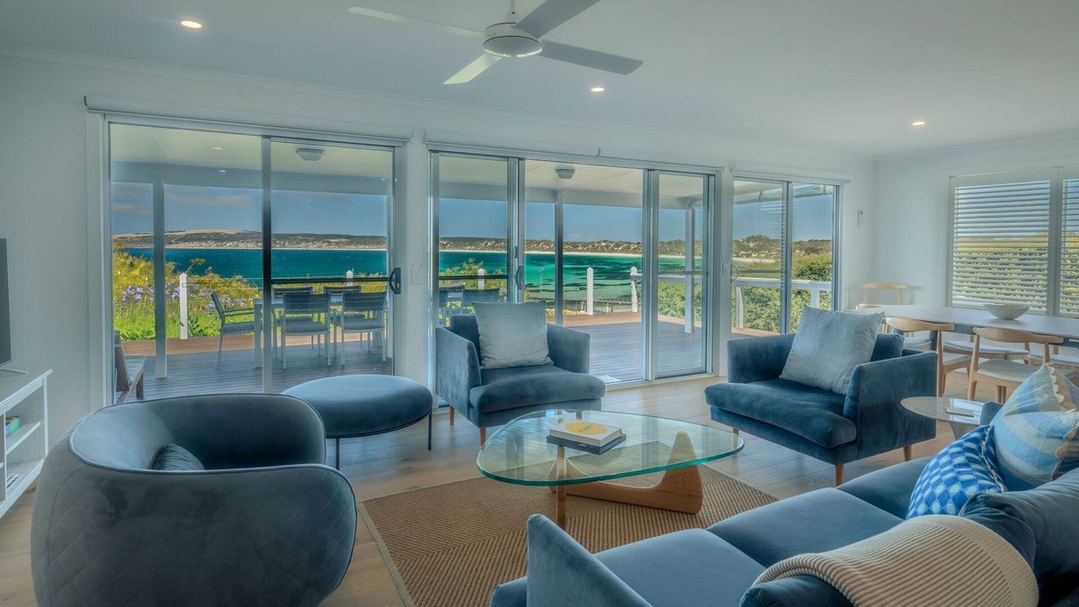 Emu Bay House | Stunning beachfront home - Pet friendly