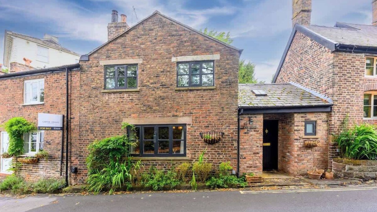 Trafford House | Stunning Bowdon Cottage by City SuperHost