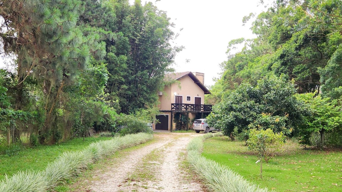 Imbituba House | Stunning house on the edge of the lake.